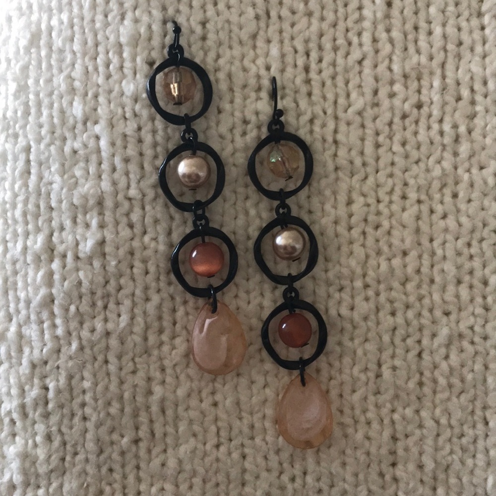 Back and pink earring